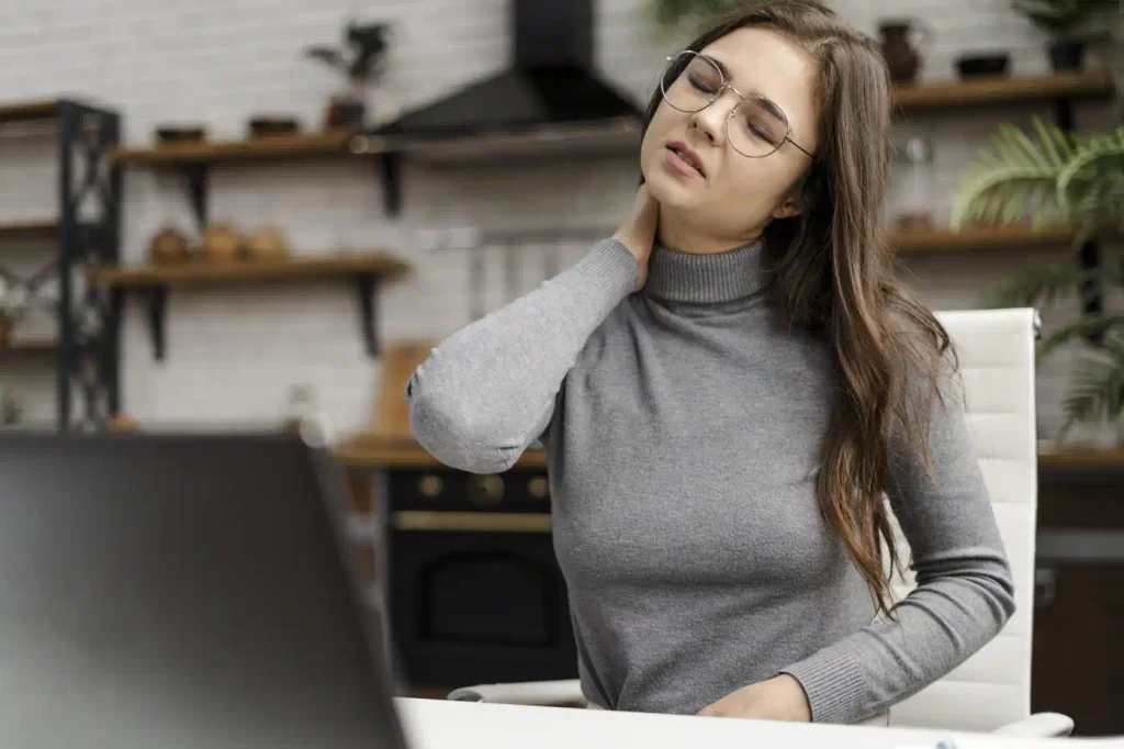 How to Prevent Neck Injuries While Working a Desk Job